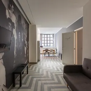 https://armani-house.it-lombardy.com